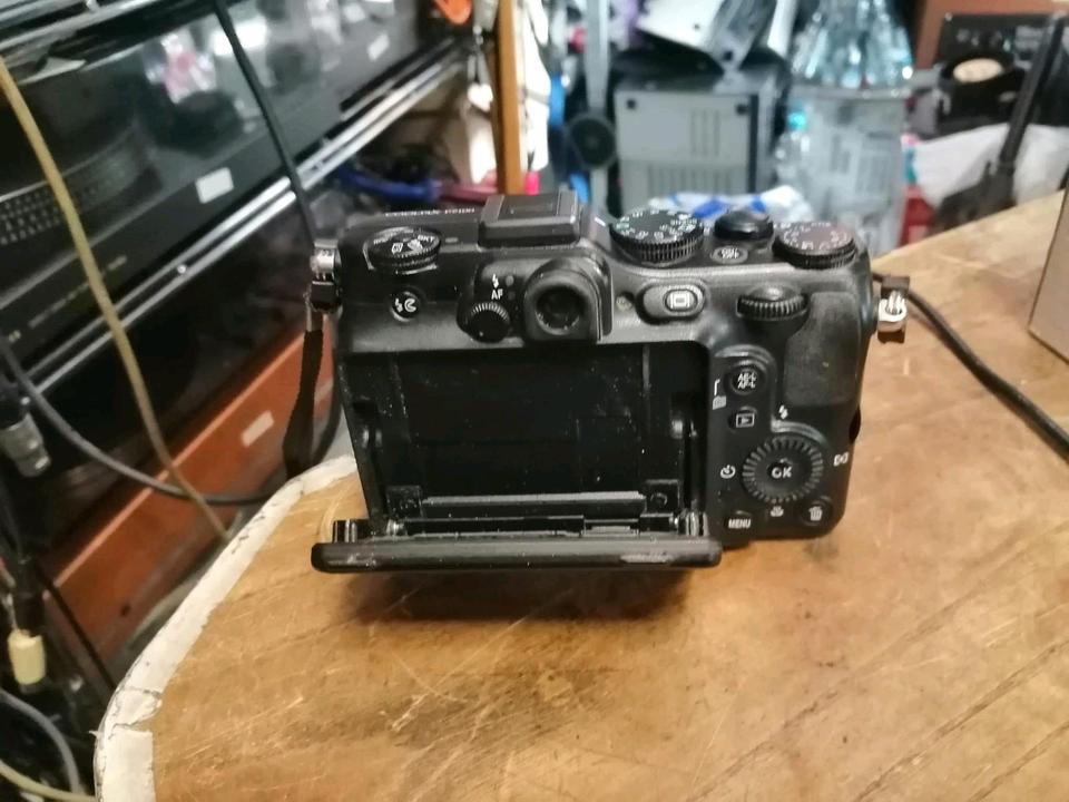 NIKON COOLPIX P7100, Digital-Kamera mit Zubehör - etwas DEFEKT!!!