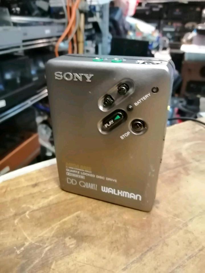 SONY WM-DD 33 Walkman, OHNE Adapter!