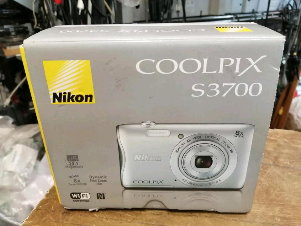 NIKON COOLPIX S3700, Digital-Kamera mit Zubehör, guter Zustand!!