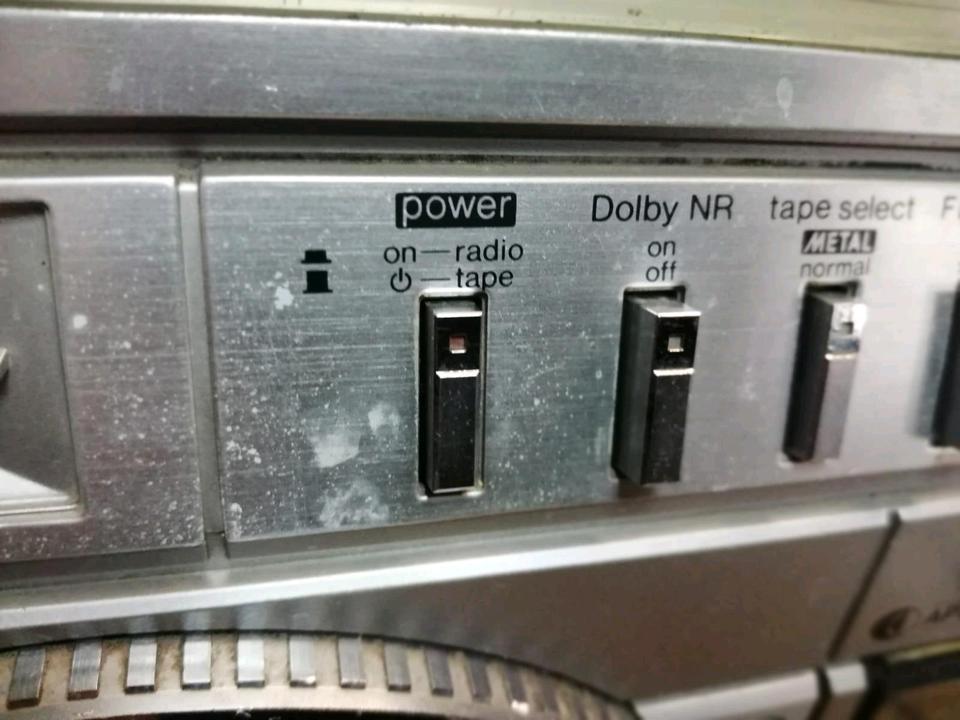 SHARP GF-8989, Radio-Cassetten-Recorder, etwas DEFEKT!!