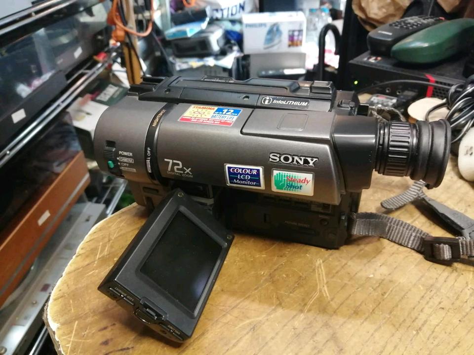 SONY CCD-TRV35E, Videocamera Hi8 und Video 8 mit Zubehör!!!
