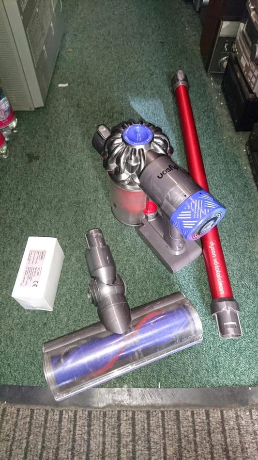 DYSON V6 total clean, Akku-Staubsauger mit Zubehör!!