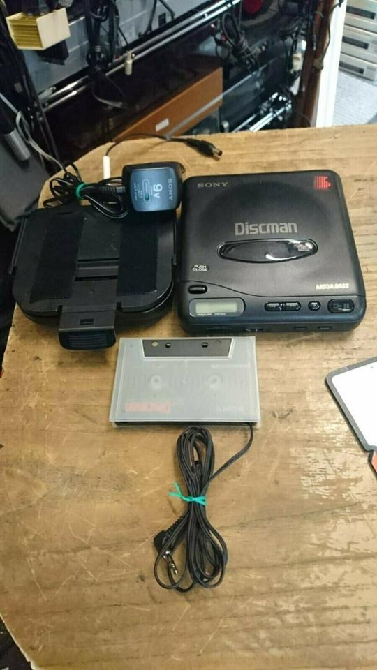 SONY D-11 Discman und Zubehör! guter Zustand!