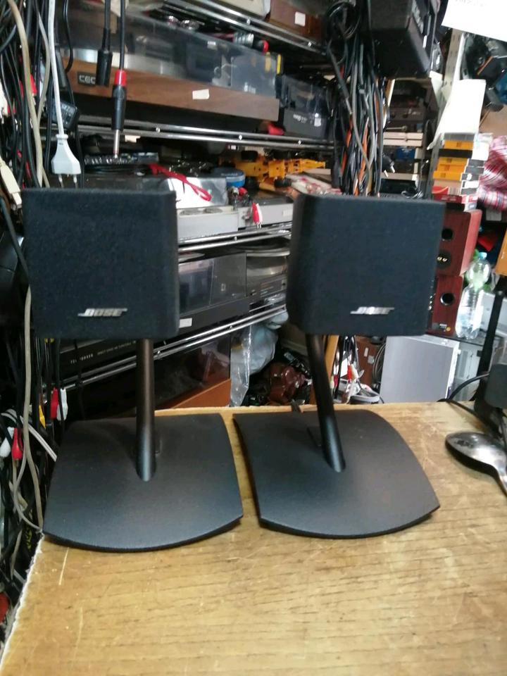 2 BOSE Tischstative UTS-20 + BOSE Boxen Series II, guter Zustand!