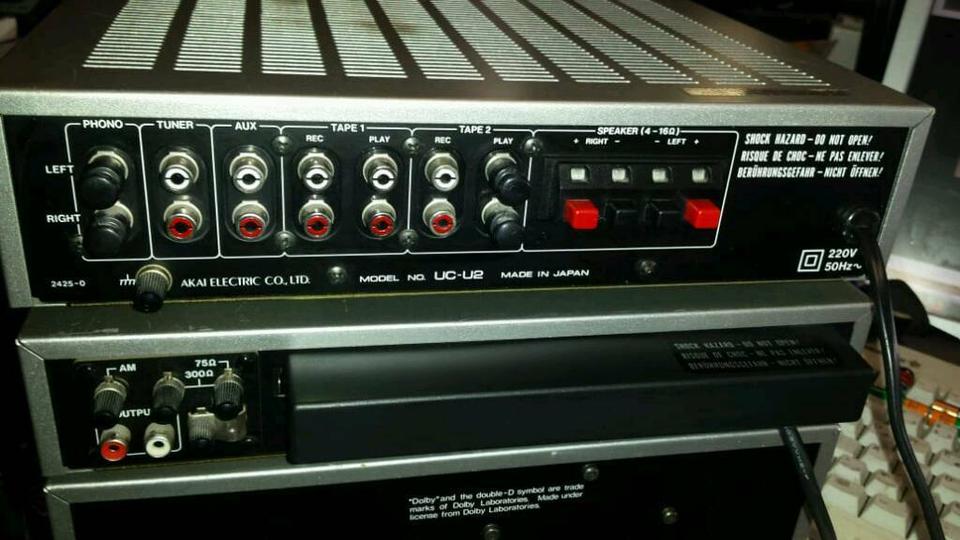 AKAI-Musikanlage: UC-U2 Amplifier;Tuner;Cassette(etwas DEFEKT)