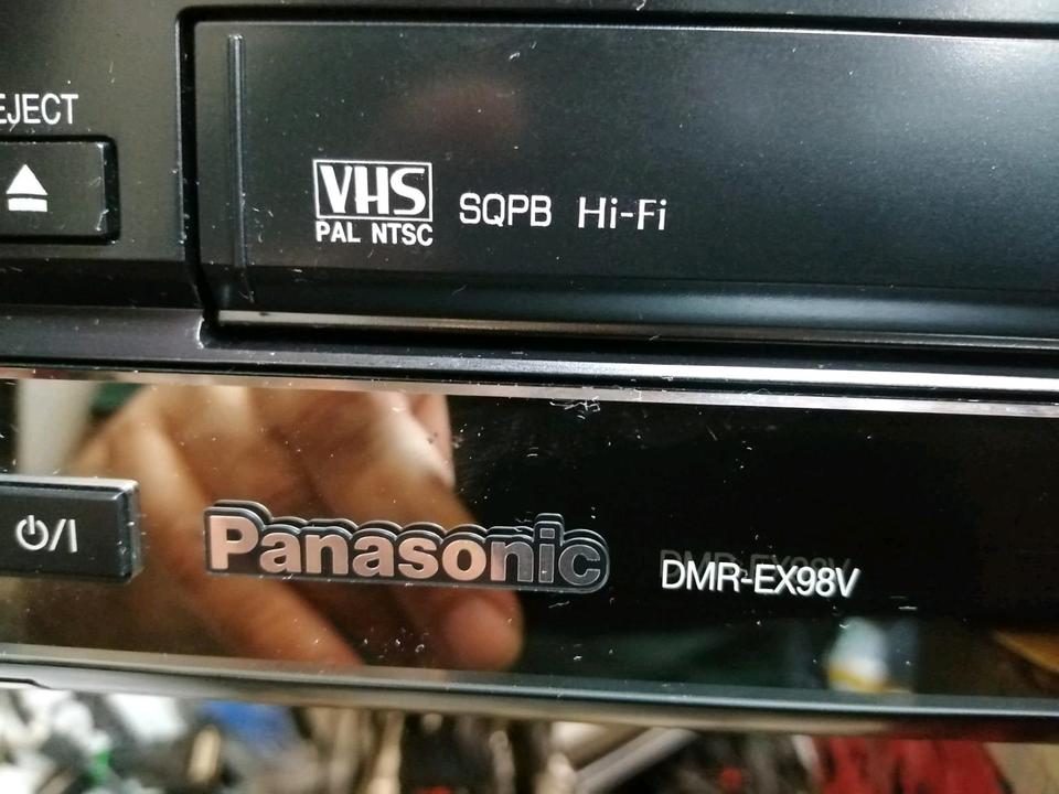 AnzeigePANASONIC DMR-EX98V, DVD-VHS-HDD-Recorder, 250 GB, guter Zustand!