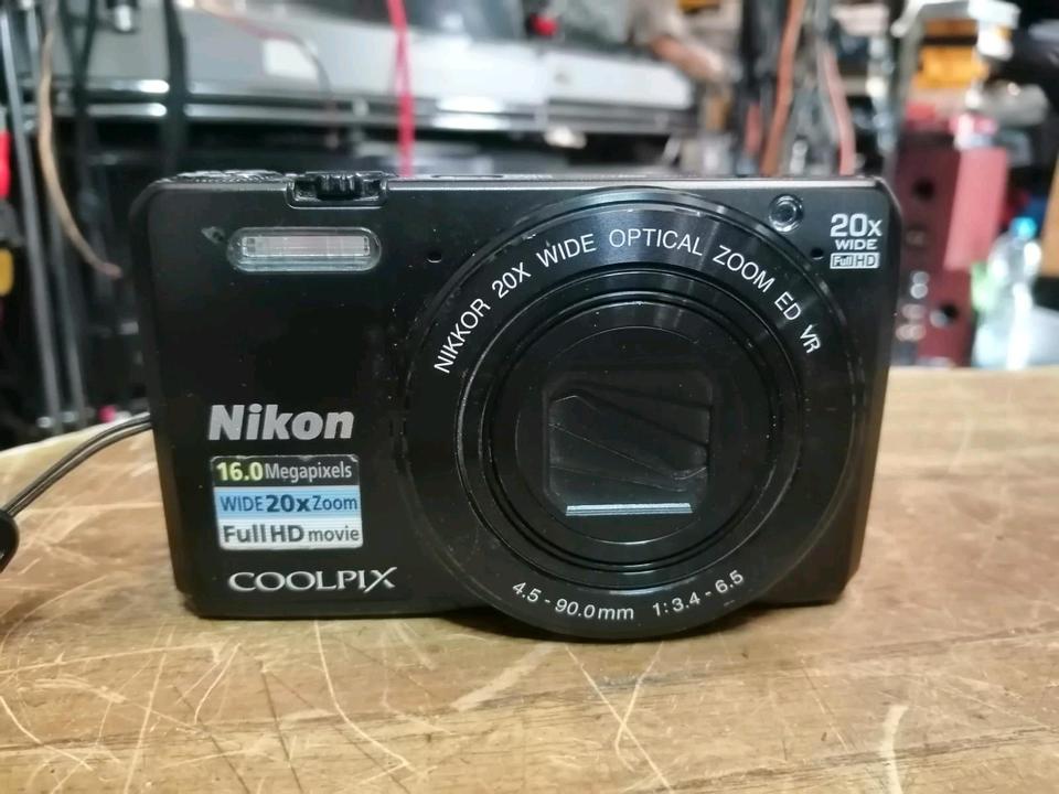 NIKON COOLPIX S7000, Digital-Kamera mit Zubehör!