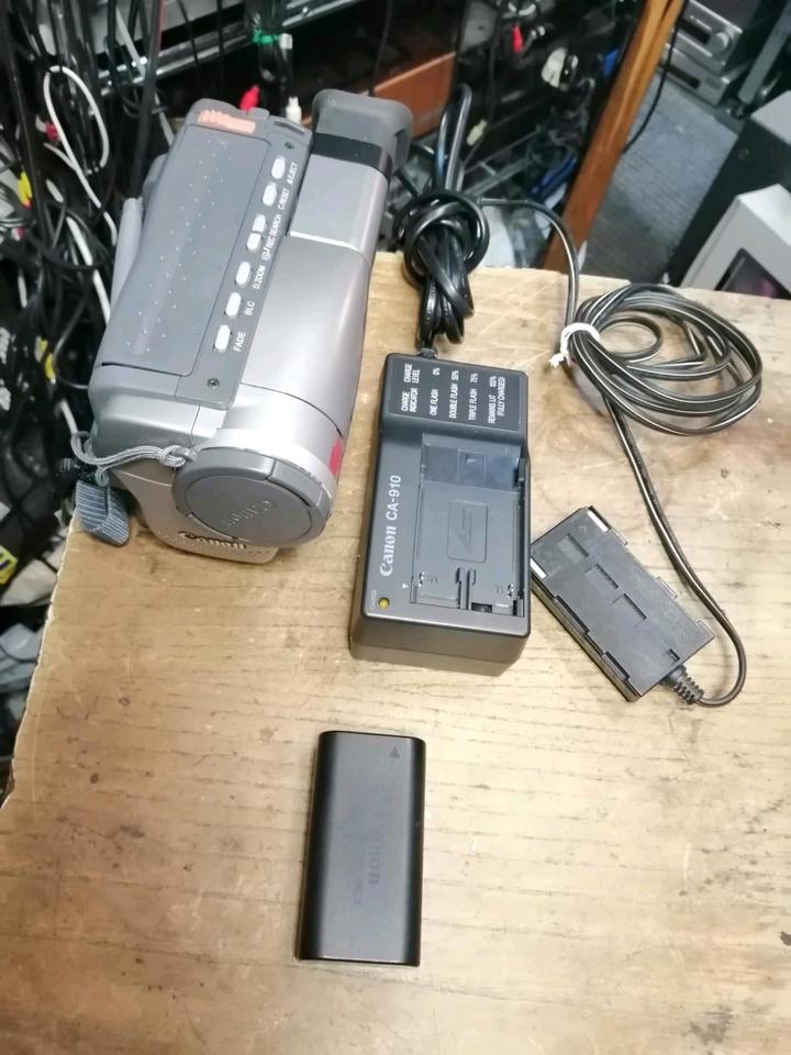 CANON ES820V, Videocamera Hi8 und Video 8 mit Zubehör!!!