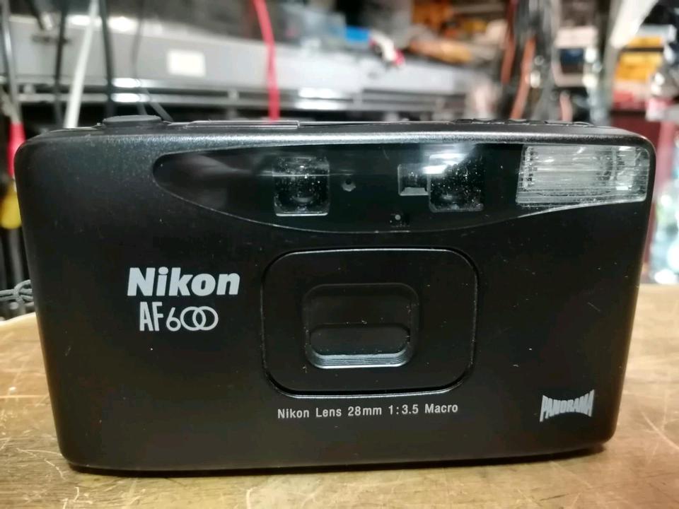 NIKON AF600, Analog-Kamera, etwas DEFEKT!!!