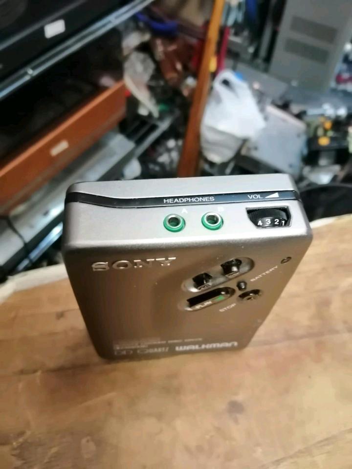 SONY WM-DD 33 Walkman, OHNE Adapter!