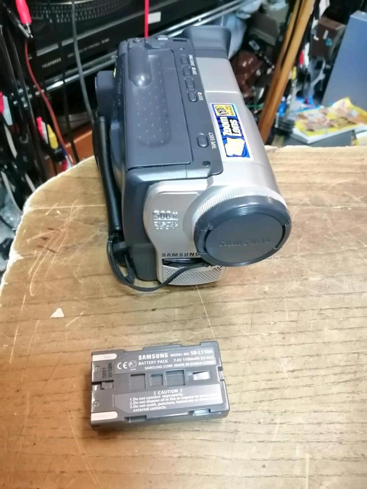 SAMSUNG VP-W60, Videocamera Hi8 und Video 8, mit Zubehör!!!