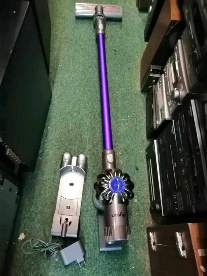 DYSON V6 trigger+, Akku-Staubsauger mit NEUEN Akku und Zubehör!!