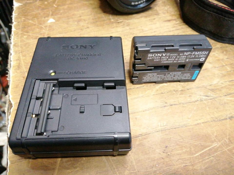 SONY DSLR-A100, Digital-Kamera mit Zubehör, guter Zustand!