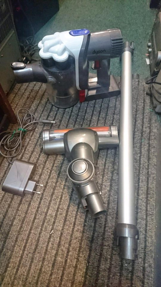 DYSON DC45, Akku-Staubsauger mit Zubehör!!