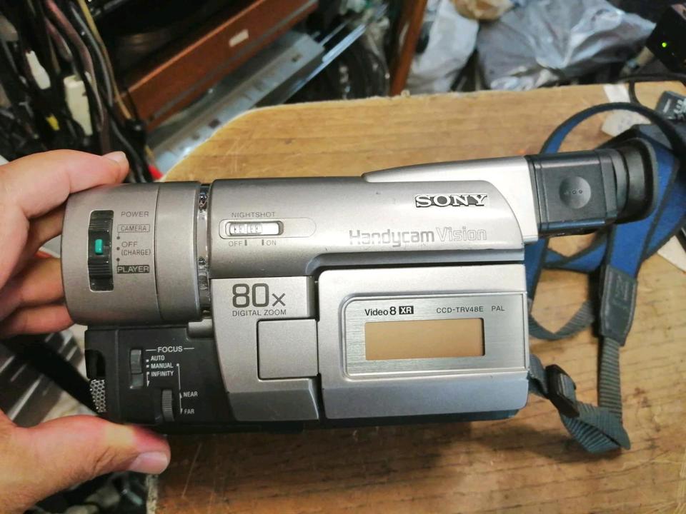 SONY CCD-TRV48E, Handycam Hi8 und Video 8 geeignet, mit Zubehör!!