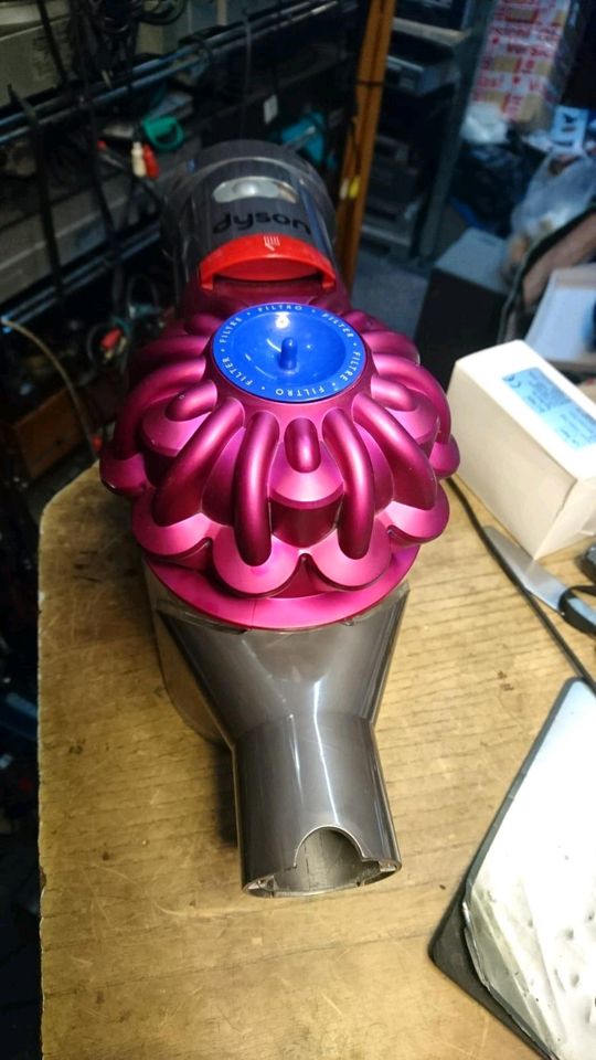 DYSON V7 motorhead, Akku-Staubsauger mit Zubehör!!