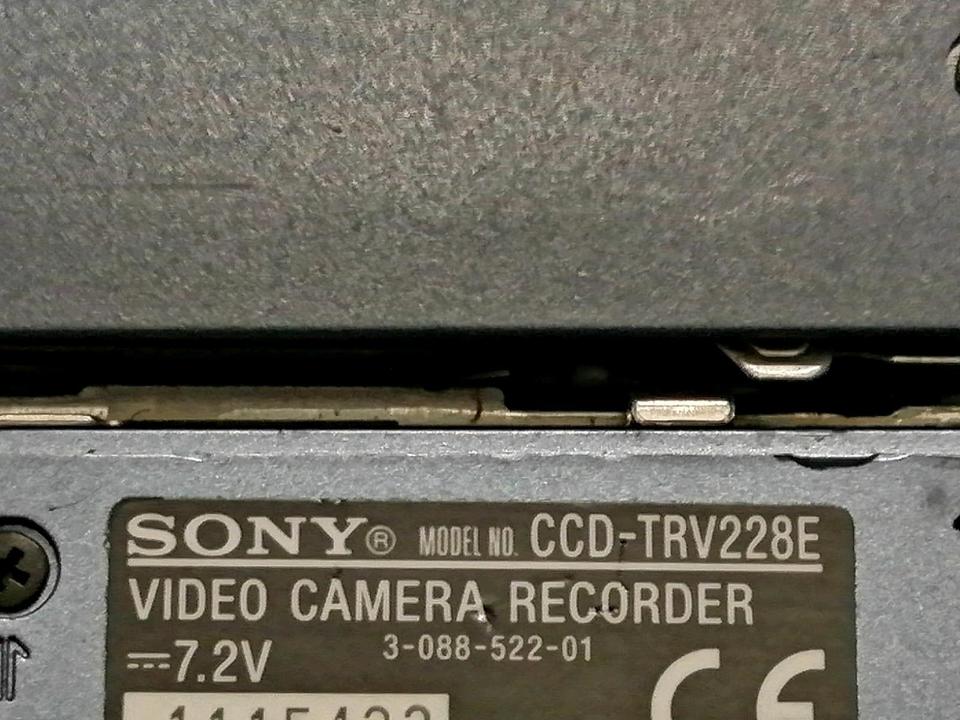 SONY CCD-TRV228E, Videocamera OHNE Zubehör, DEFEKT!!!