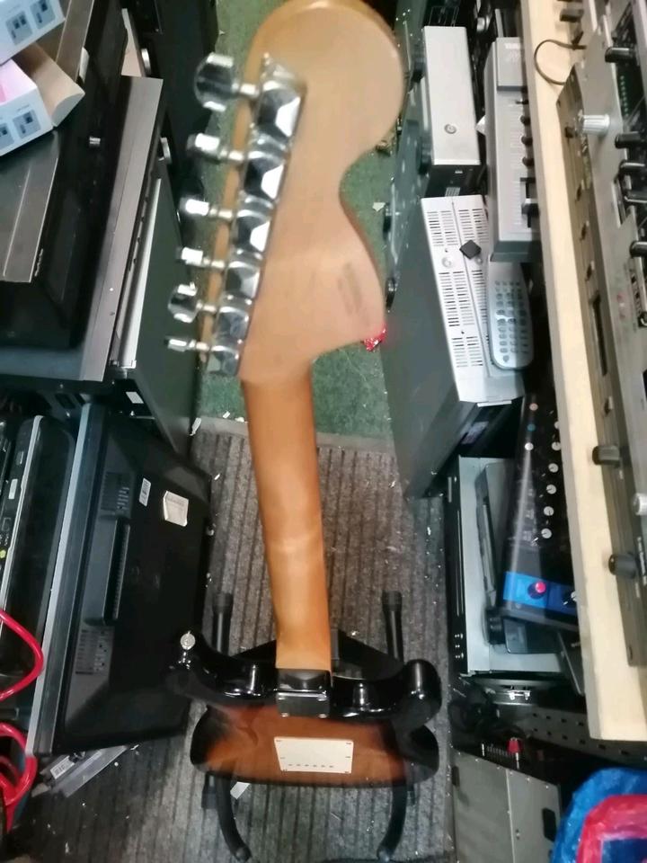 SQUIER STRAT, E-Gitarre für Linkshänder!!