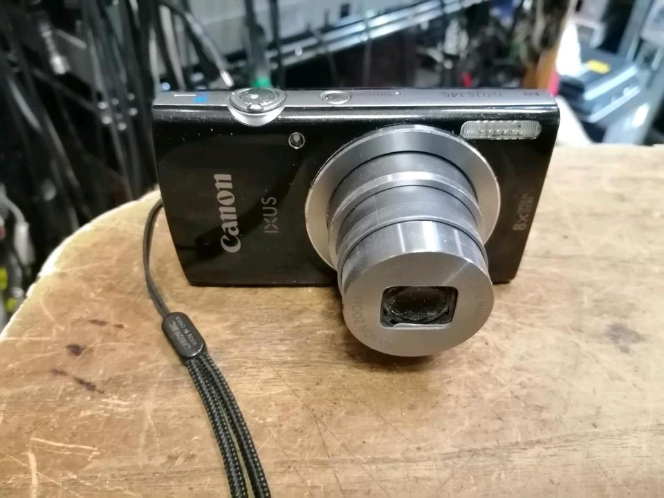 CANON IXUS 145, Digital-Kamera mit Zubehör!!!