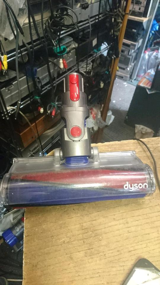 DYSON V8 motorhead, Akku-Staubsauger mit NEUEN Akku + Zubehör!