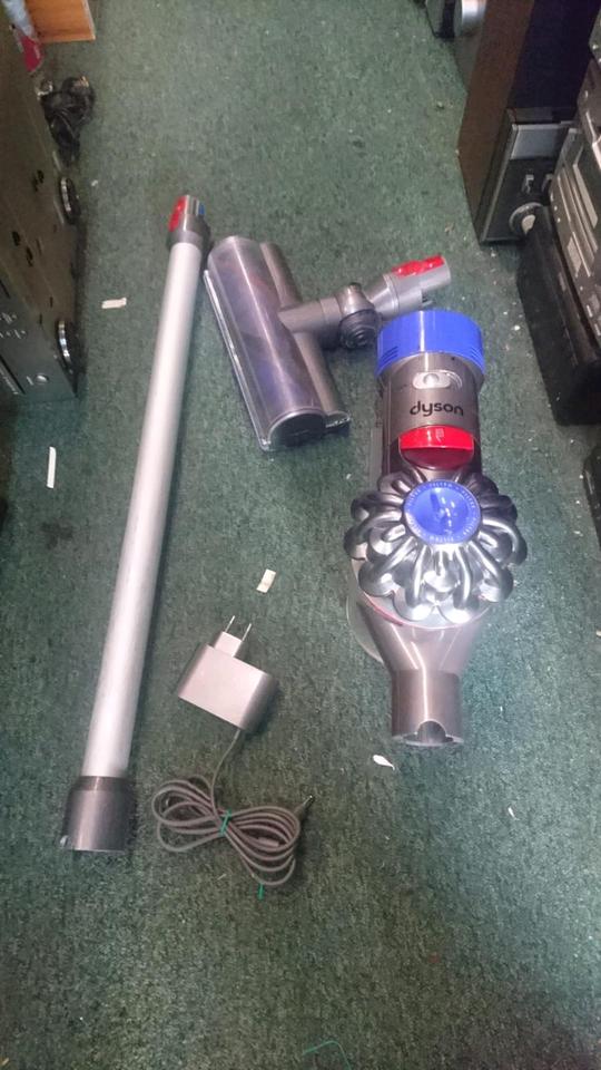 DYSON V8 absolute, Akku-Staubsauger mit Zubehör!!