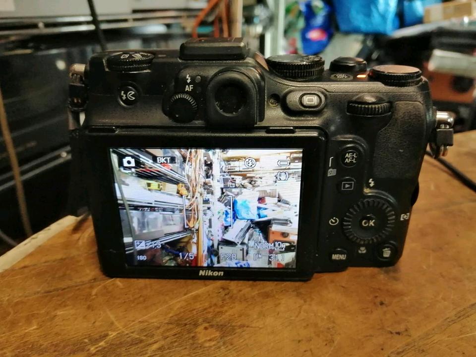 NIKON COOLPIX P7100, Digital-Kamera mit Zubehör - etwas DEFEKT!!!