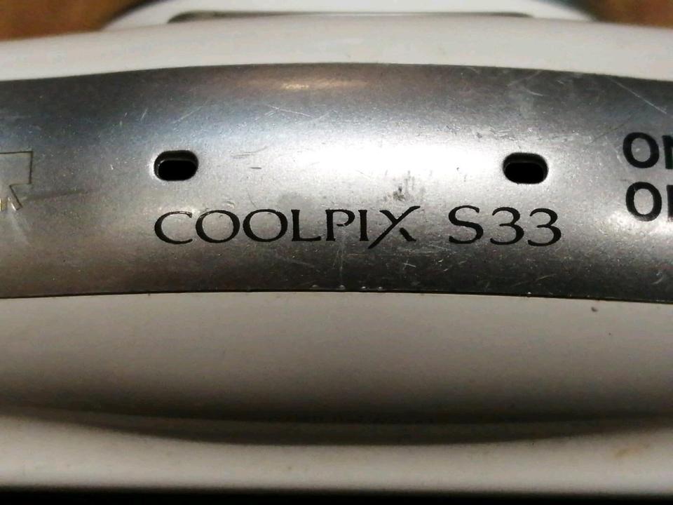 NIKON COOLPIX S33, Digital-Kamera mit Zubehör!!!
