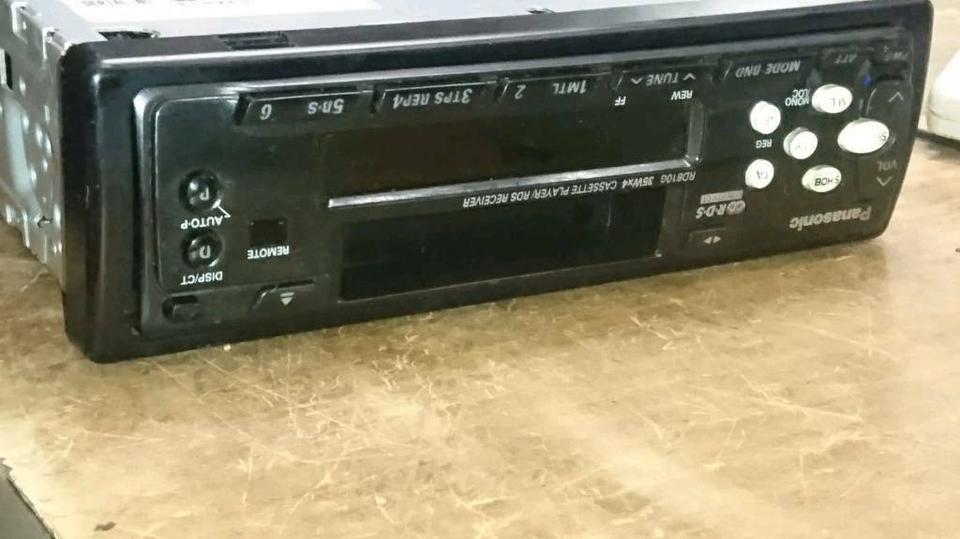 PANASONIC No. CQ-RD810 GLEN, Auto-Radio mit allen Kabeln, toll