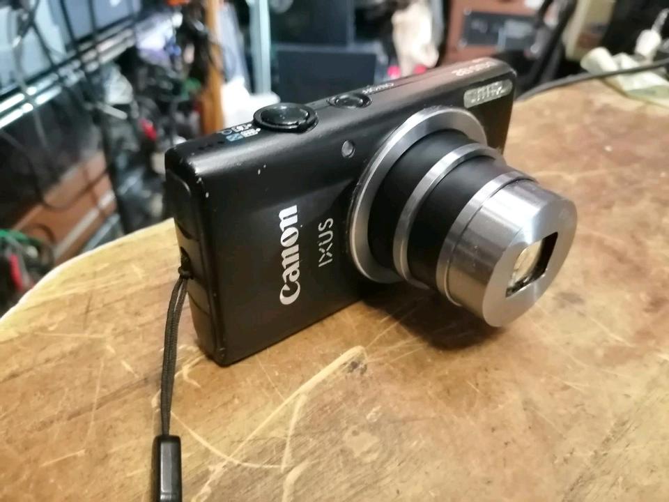 CANON IXUS 132, Digital-Kamera mit Zubehör!!