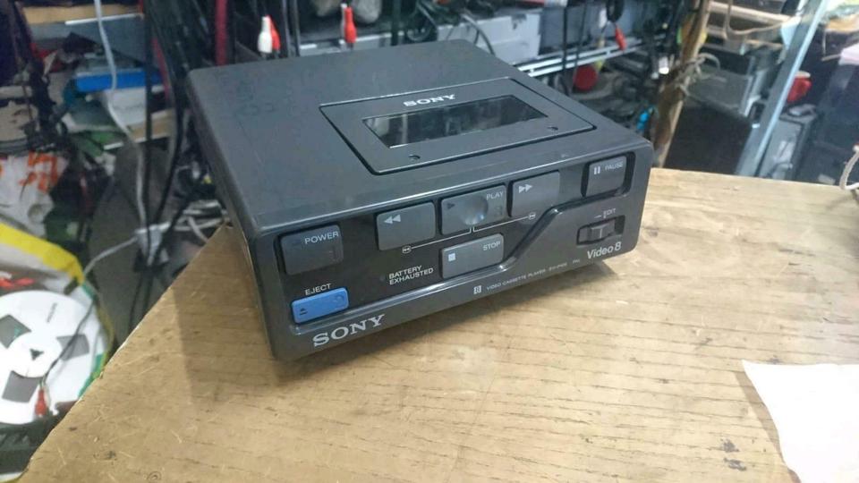 SONY EV-P10E Video Cassette Player,Video 8 ,Akku mit festem Kabel