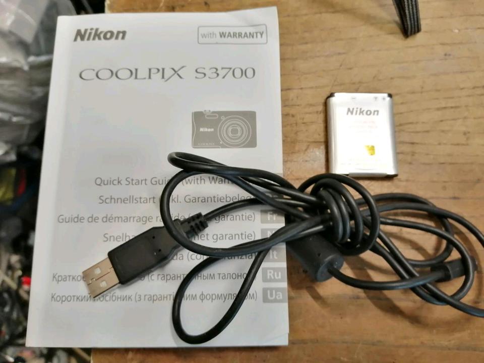 NIKON COOLPIX S3700, Digital-Kamera mit Zubehör, guter Zustand!!