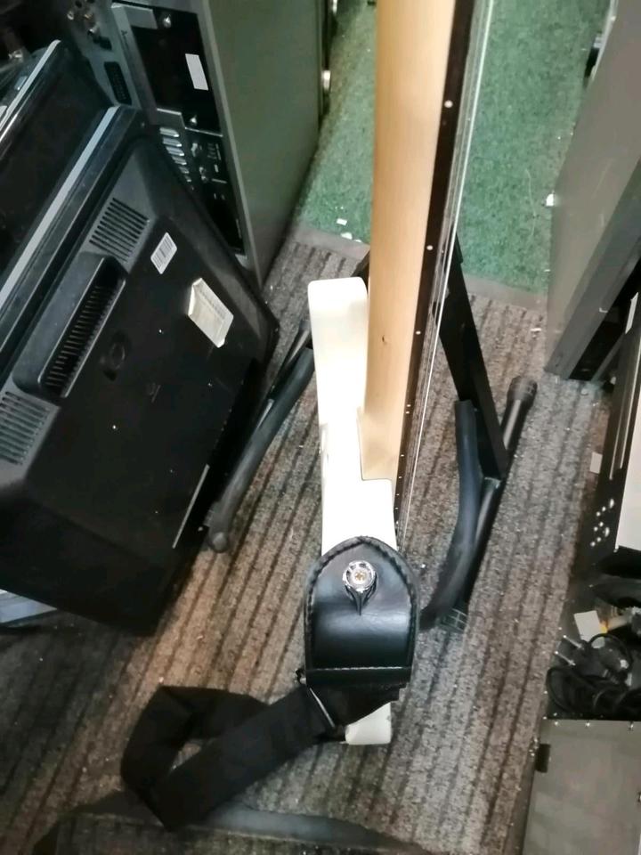 IBANEZ GIO, E-Gitarre, Farbe: weiß, made in China!!!