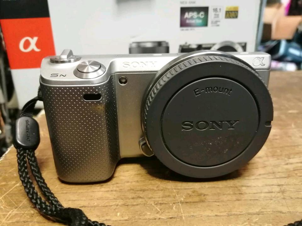 SONY Alpha NEX-5N, Digital-Kamera OHNE OBJEKTIV!! Zubehör!