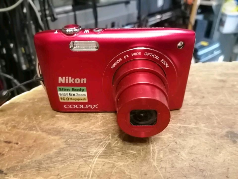 NIKON COOLPIX S3200, Digital-Kamera mit Zubehör, Rot!!