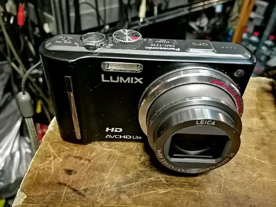 PANASONIC DMC-TZ10, Digital-Kamera OHNE Speicherkarte!! Qq