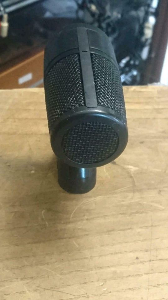 AKG D440, Mikrofon ohne Kabel, XLR-Anschluß