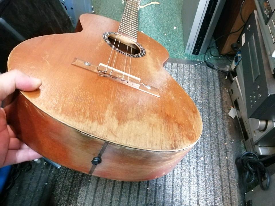FRAMUS Amateur, Gitarre, 2 Saiten fehlen!