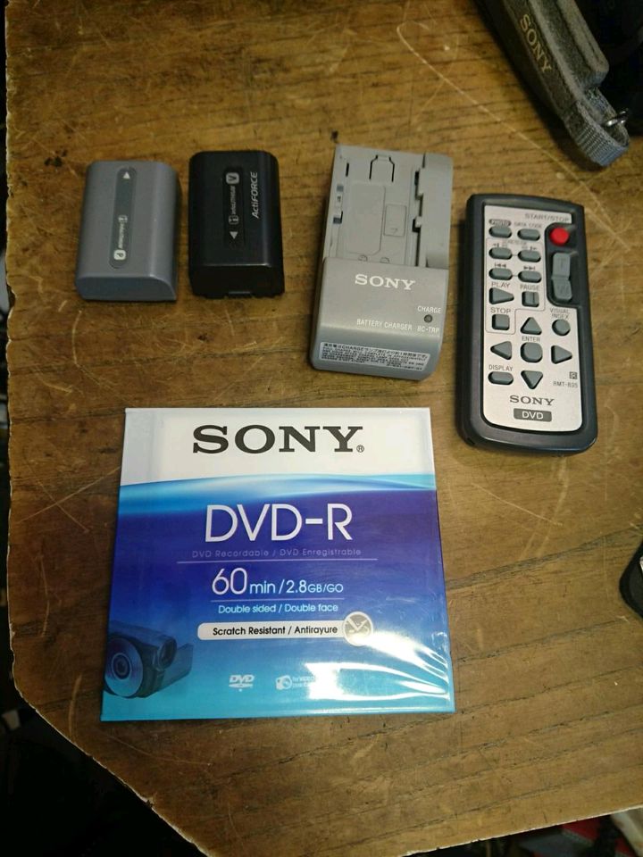 SONY DCR-DVD202E, DVD-Videocamera mit Zubehör!!