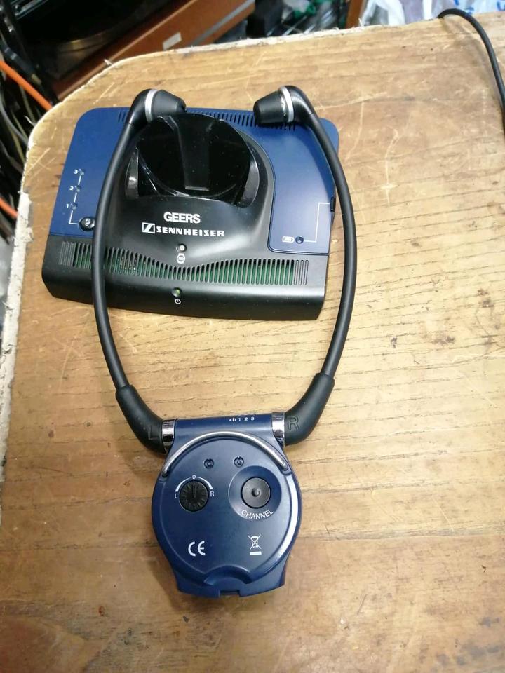 SENNHEISER TR843 Funk-Kopfhörer mit Station, Zubehör!!