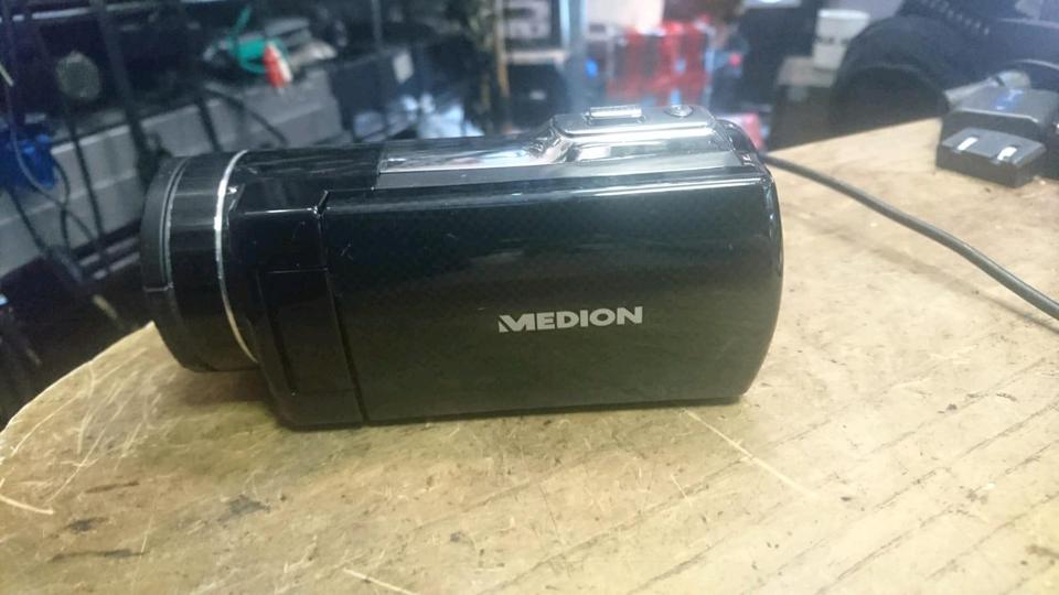 MEDION MD 86695, Videocamera OHNE Speicherkarte, mit Zubehör!