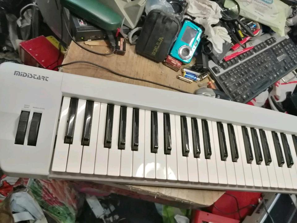 MIDITECH Midi-Keyboard mit Universal-Adapter, guter Zustand!!!