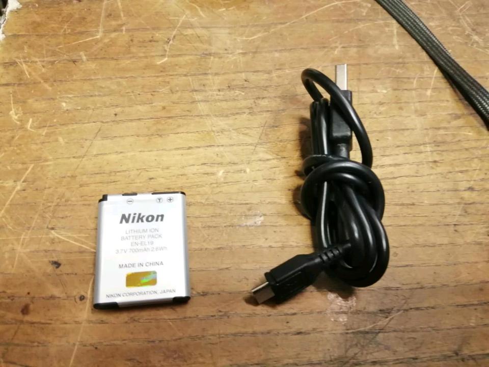 NIKON COOLPIX S33, Digital-Kamera mit Zubehör!!!