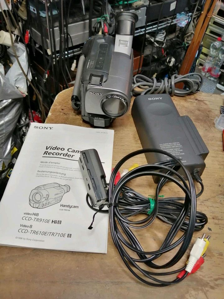 SONY CCD-TR910E Videocamera Hi8 +Video 8, Zubehör, etwas DEFEKT!!