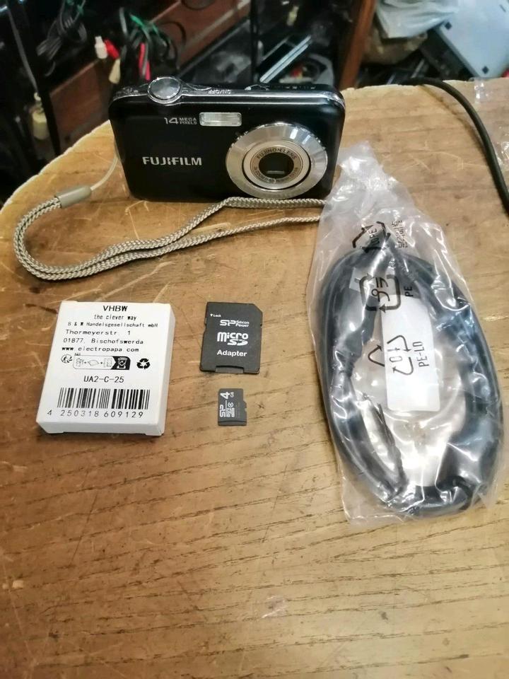 FUJIFILM JV210, Digital-Kamera mit Zubehör!!!