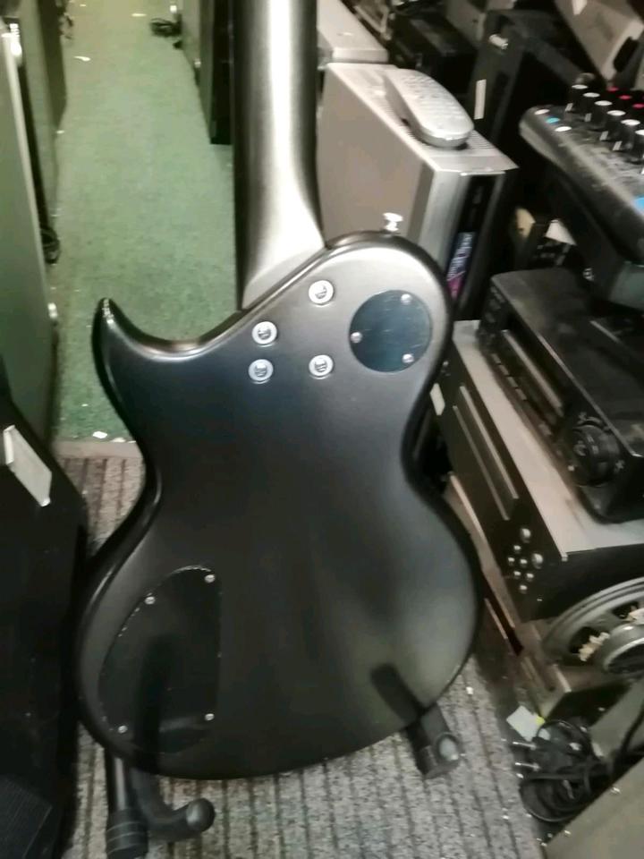 E-Gitarre "ARIA", guter Zustand, 1 Saite fehlt!!