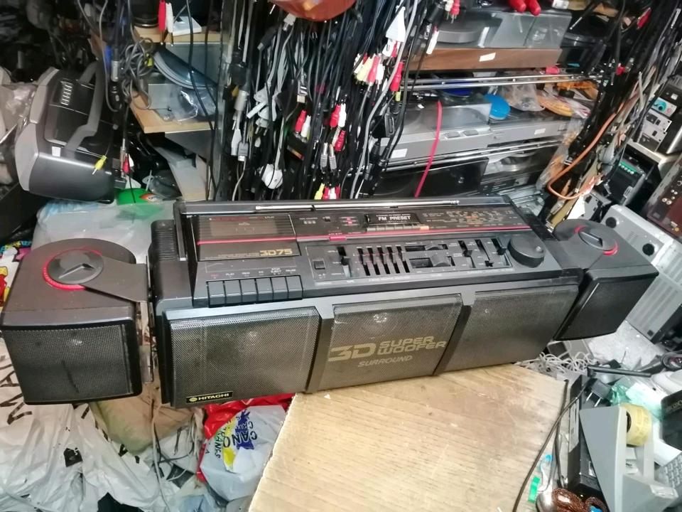 HITACHI TRK-3D75E, Ghettoblaster, etwas DEFEKT!!