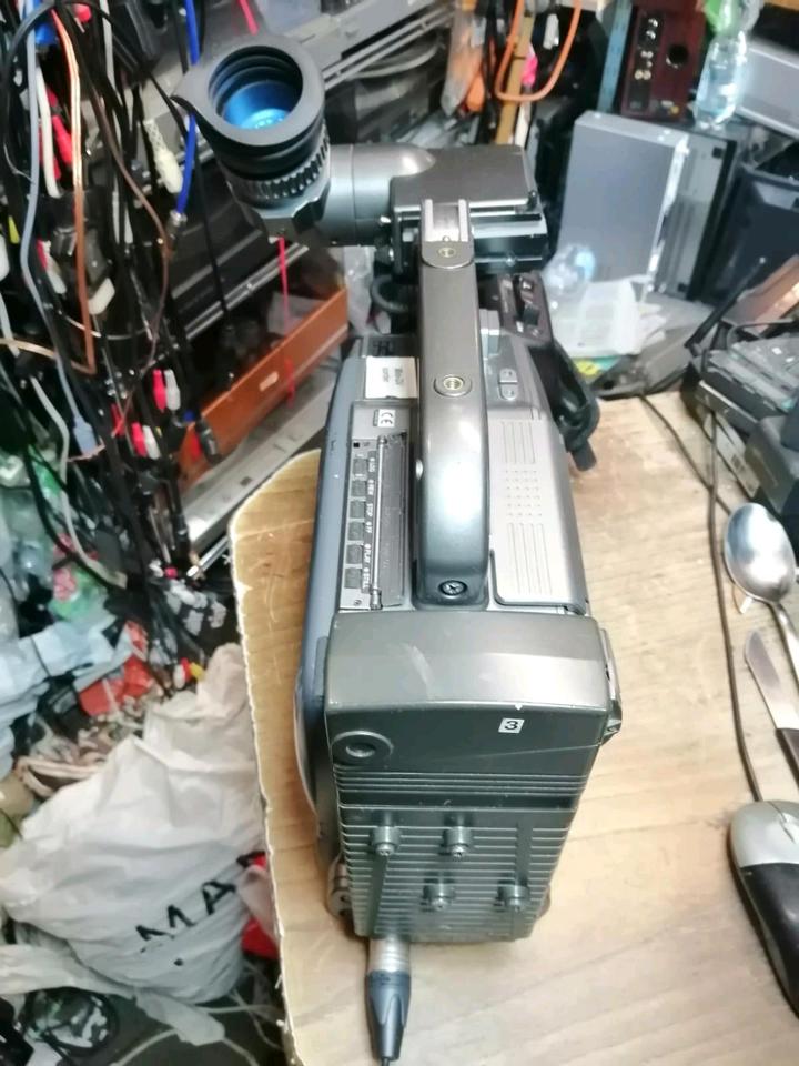 JVC GY-DV500, MiniDV-Videocamera mit einem Adapter!!