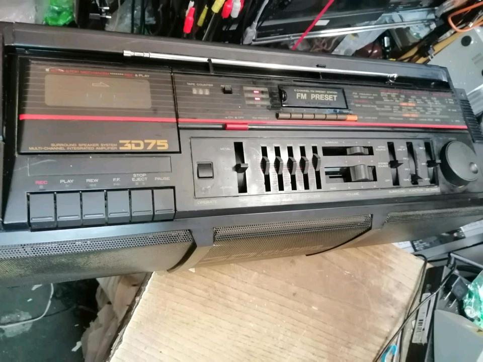 HITACHI TRK-3D75E, Ghettoblaster, etwas DEFEKT!!