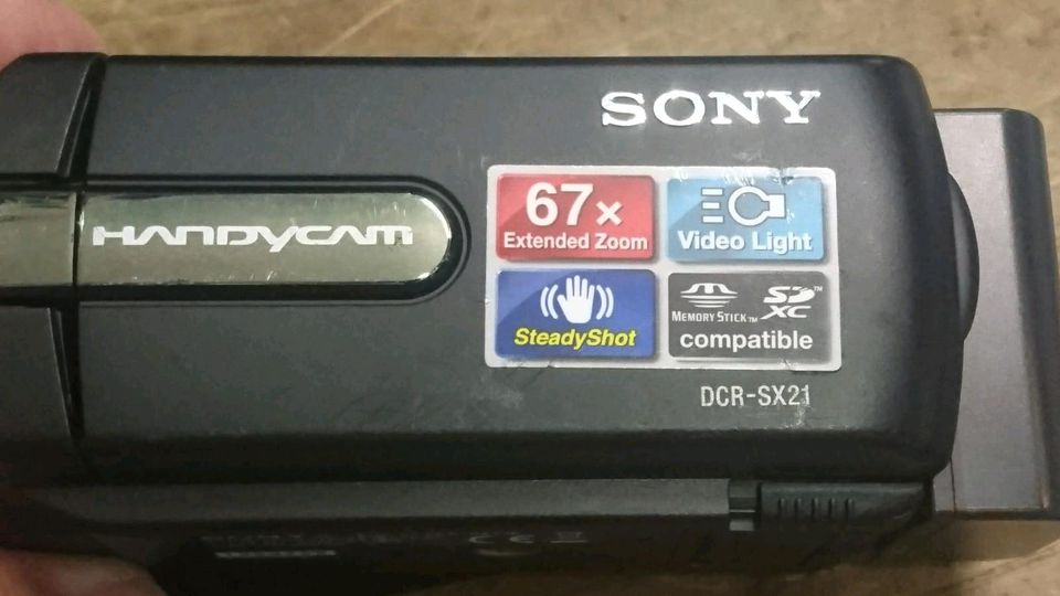 SONY DCR-SX21E, Digital Videocamera OHNE Speicherkarte, mit Zubeh