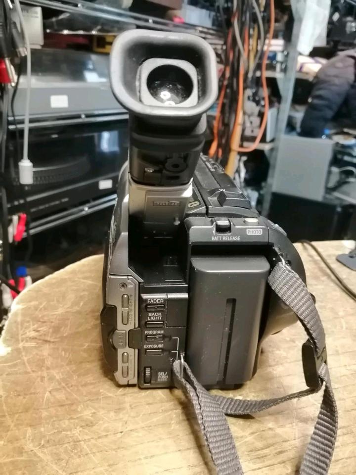 SONY DCR-TRV310E, Videocamera Hi8, Digital 8 und Video 8!!